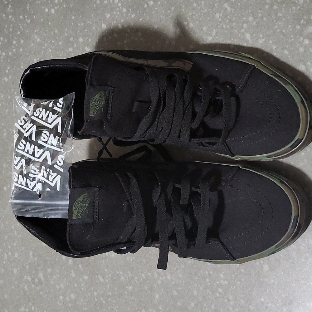 VANS - Picture 3 of 5